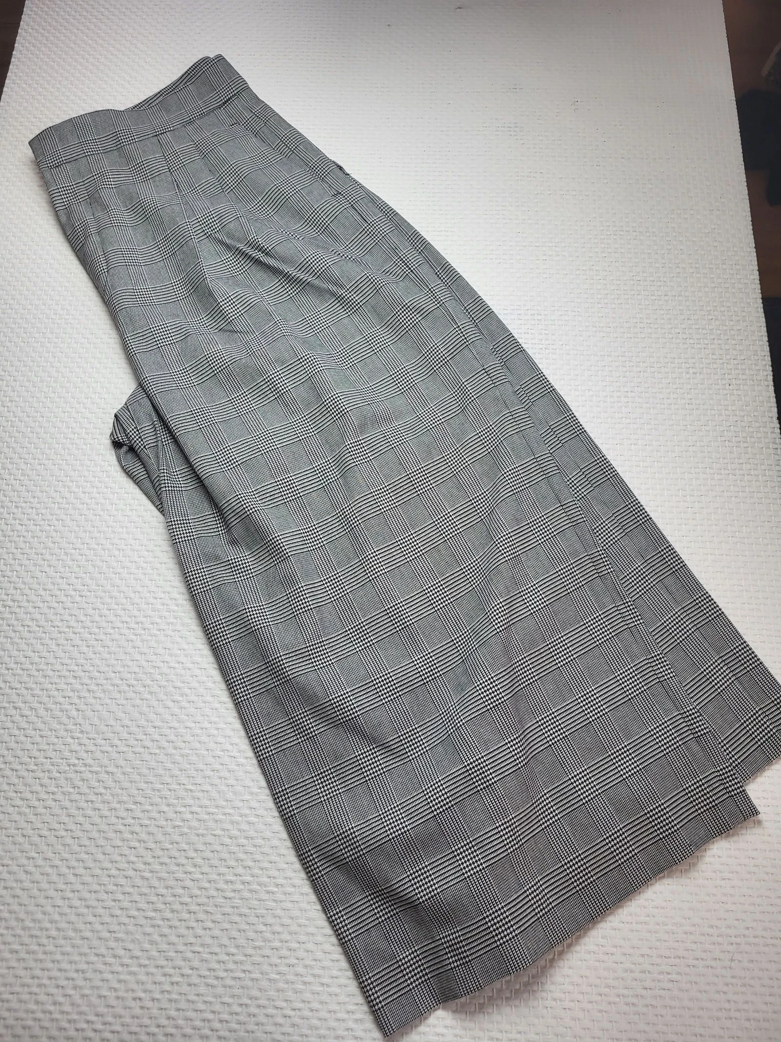 ​Pantalon large fluide / Jupe-culotte à carreaux Zara – Taille 42 (XL)